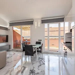 casa-vacanza-la-rosa-oneglia-centro.hotelitalianriviera.com/